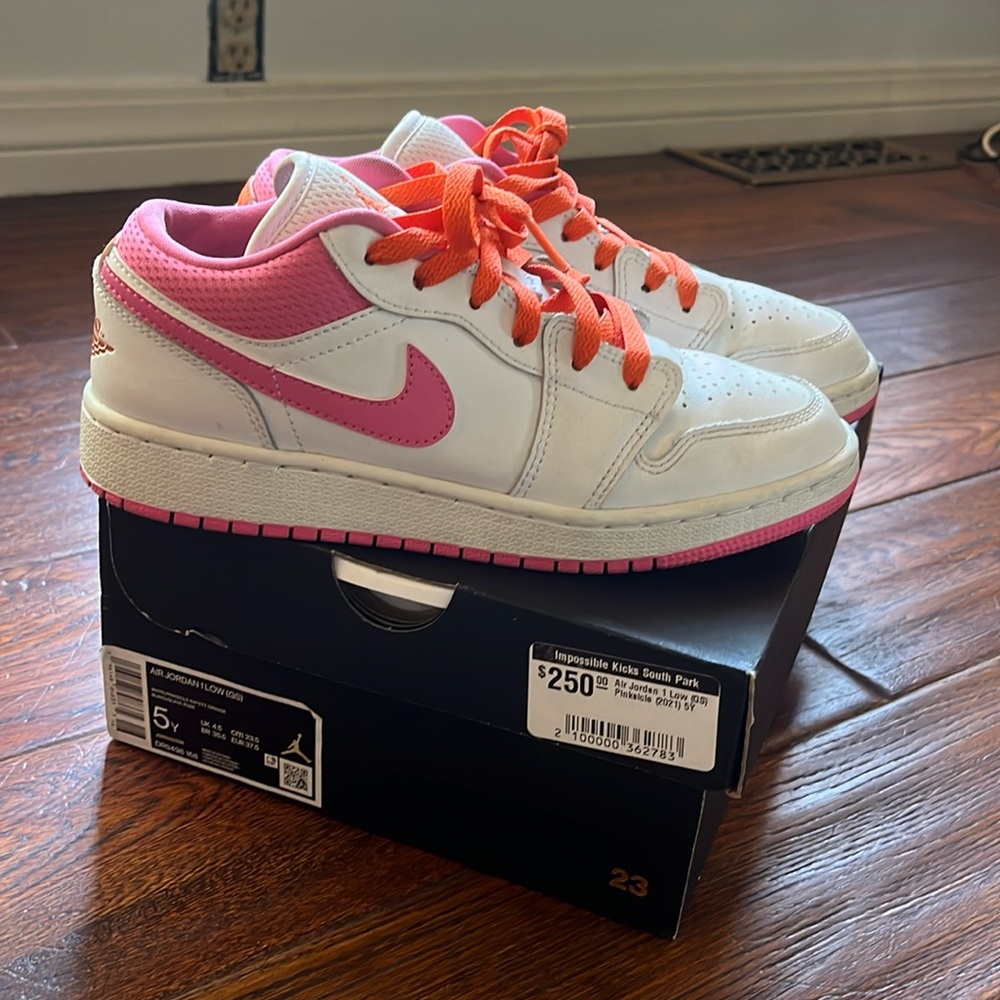 Air Jordan 1 Low Pinksicle 5Y. Worn 2 times. Great condition with box. Paid $250